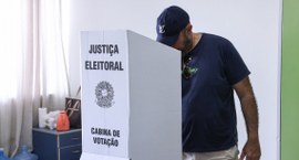Eleitor vota para governador do estado de Roraima em eleição suplementar. Foto: Antonio Augusto/...