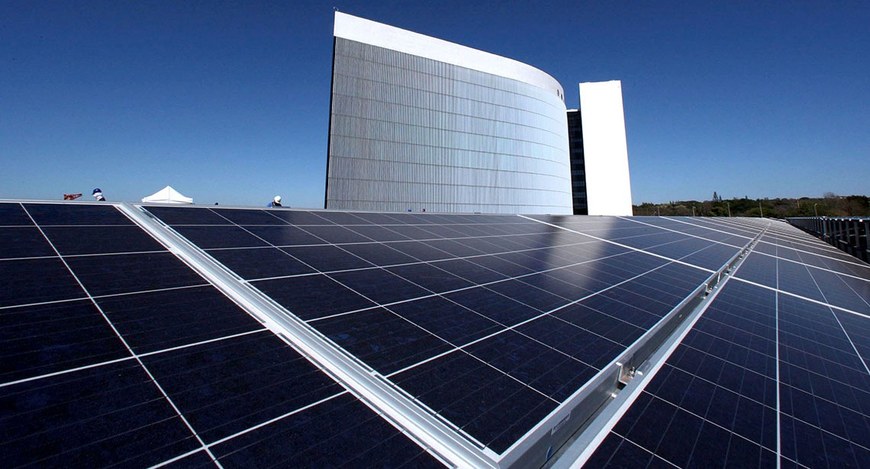 Painéis fotovoltaicos no edifício-sede do TSE