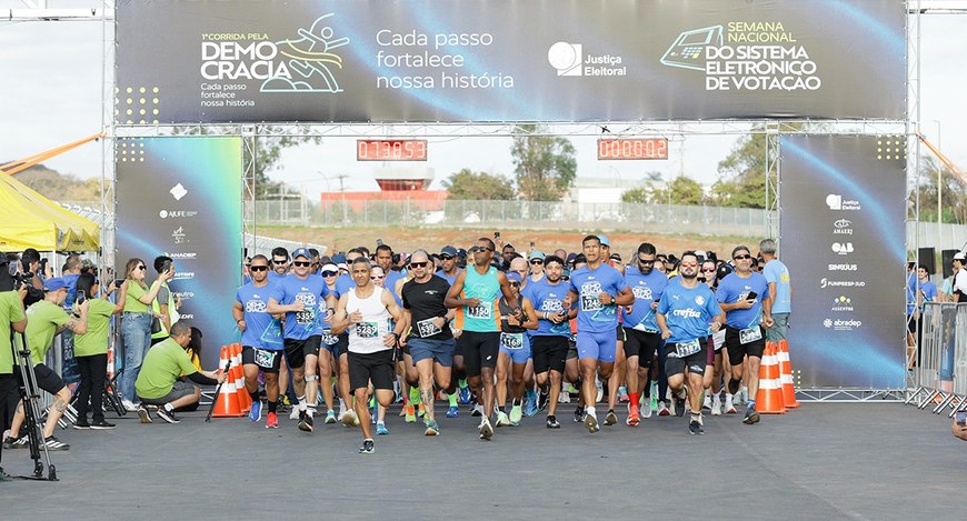 1ª edição reuniu cerca de 900 participantes neste domingo (9), encerrando a Semana Nacional do S...