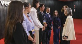 Presidente do TSE, ministra Cármen Lúcia, conversar com estudantes universitários em visita ao TSE.