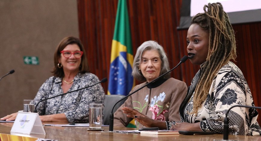 Mulheres reunidas no evento “Mulher, presente”, realizado pelo TSE em celebração do Dia Internac...