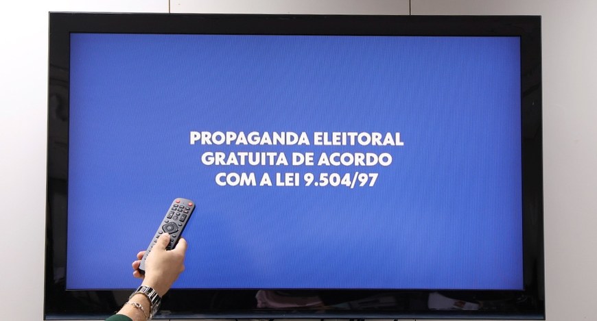 Propaganda no rádio e na TV conta com regras específicas para inteligência artificial, disparos ...
