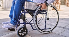 Cidadão em cadeira de rodas