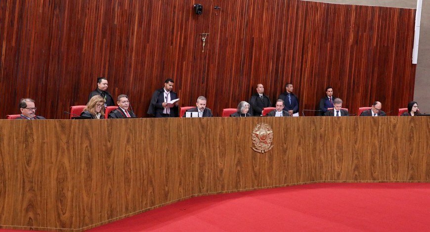 Ministros do TSE reunidos no plenário da Corte, em Brasília (DF), em sessão jurisdicional realiz...