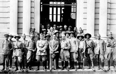 Imagem 1.4-editado.jpg com a legenda <em>Tropas armadas da Revolução de 1930 no Estado de Minas Gerais,</em> outubro de 1930.<br/> <strong>CPDOC/FGV</strong>