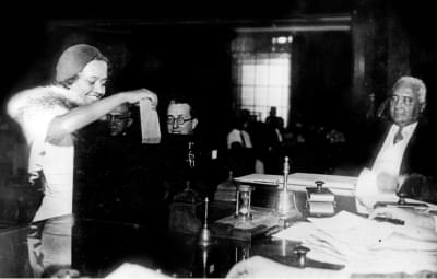 Imagem 4.23-editado.jpg com a legenda <em>Almerinda Faria Gama foi candidata (não eleita) na eleição de 1933 para as vagas destinadas aos representantes de associações profissionais,</em> 1933. <br/><strong>CPDOC/FGV</strong>