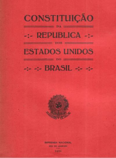 Imagem 4.39-editado.jpg com a legenda <em>Capa de exemplar da Constituição da República dos Estados Unidos do Brasil,</em> 1934. <br /> <strong>Wikimedia Commons</strong>