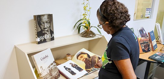 03.07.2024 -  Estudantes do projeto SoleTRE visitam Biblioteca do TRE-MT