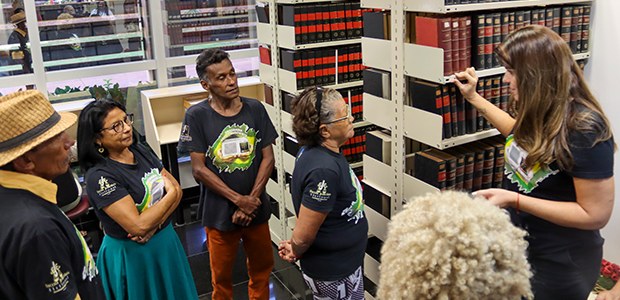 03.07.2024 -  Estudantes do projeto SoleTRE visitam Biblioteca do TRE-MT