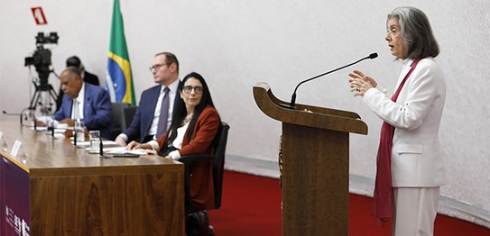 A presidente do TSE, ministra Cármen Lúcia, profere aula magna no curso de Aperfeiçoamento da Ma...