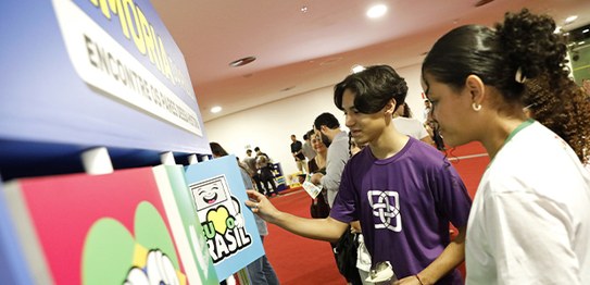 Alejandro Zambrana/TSE - Urna eletrônica é aberta para estudantes no evento dos 30 anos do equip...