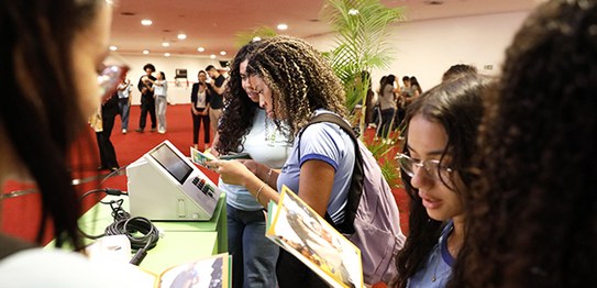 Alejandro Zambrana/TSE - Urna eletrônica é aberta para estudantes no evento dos 30 anos do equip...