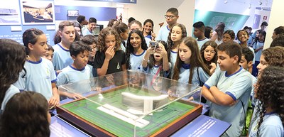 Alunos do ensino fundamental de Ceilândia (DF) visitam o Museu do Voto e o plenário do TSE - Foto: Antonio Augusto/Secom/TSE - 05.09.2023 Alunos do ensino fundamental de Ceilândia (DF) visitam o Museu do Voto e o plenário do TSE - Fot...