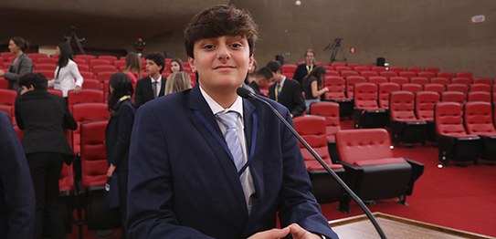 Alunos do Ensino Fundamental II do Colégio São Luís, de São Paulo (SP), visitam o Museu do Voto ...