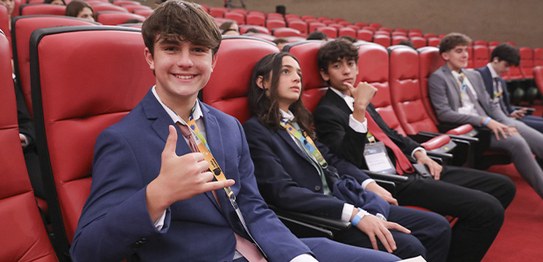 Alunos do Ensino Fundamental II do Colégio São Luís, de São Paulo (SP), visitam o Museu do Voto ...