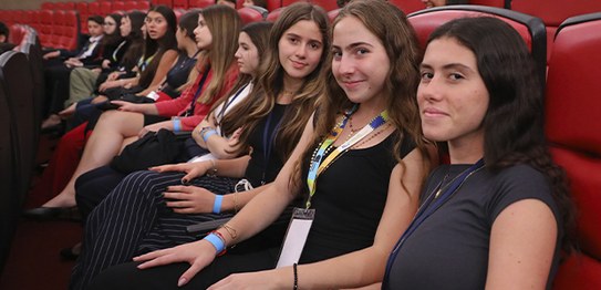 Alunos do Ensino Fundamental II do Colégio São Luís, de São Paulo (SP), visitam o Museu do Voto ...