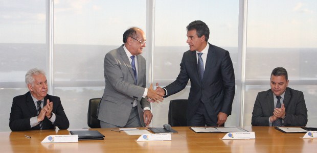 Assinatura de acordo entre TSE e governo do Paraná