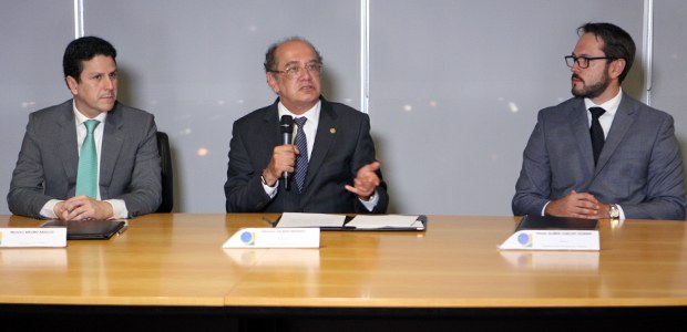 Assinatura de termo com ministério das Cidades 