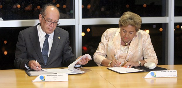 Assinatura de tratado entre o TSE e a Justiça Eleitoral do Paraguai em 28.03.2017 Assinatura de tratado entre o TSE e a Justiça Eleitoral do Paraguai
