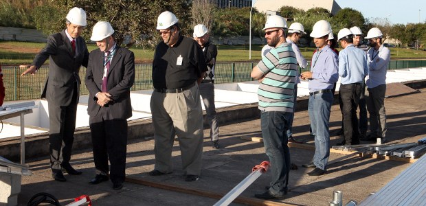 Comitiva da Câmara dos Deputados visitam obras da usina fotovoltaica do TSE 