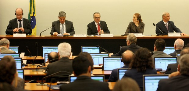 Daniel Zovato do IDEA modera 1º painel do Seminário Internacional sobre Sistemas Eleitorais na Câmara dos Deputados em 21.03.2017 Daniel Zovato do IDEA modera 1º painel do Seminário Internacional sobre Sistemas Eleitorais na C...