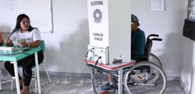 Eleitor com deficiência votando - 14.07.2026