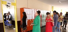Eleitores na fila de votação 04.08.2026
