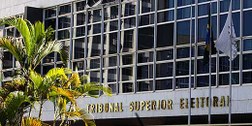 Foto da fachada do edifício sede do TSE, localizada na Praça dos tribunais 