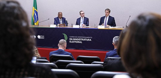 Foto: Alejandro Zambrana/Secom/TSE - Aula magna do procurador-geral eleitoral Paulo Gustavo Gone...