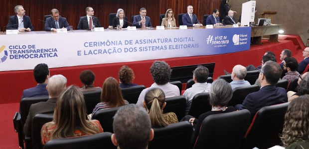 Foto: Alejandro Zambrana/Secom/TSE - Cerimônia de Assinatura Digital e Lacração – 10.09.2024 Foto: Alejandro Zambrana/Secom/TSE - Cerimônia de Assinatura Digital e Lacração – 10.09.2024