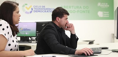 Foto: Alejandro Zambrana/Secom/TSE - Inspeção do código-fonte por representantes do partido União Brasil - 10.11.2023