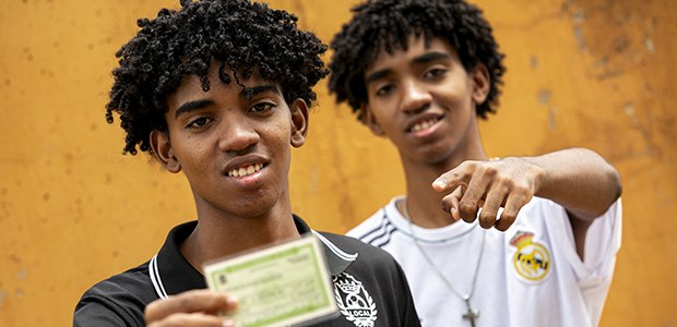 Foto: Alejandro Zambrana/Secom/TSE - Jovens eleitores e veteranos se emocionam com a expectativa...