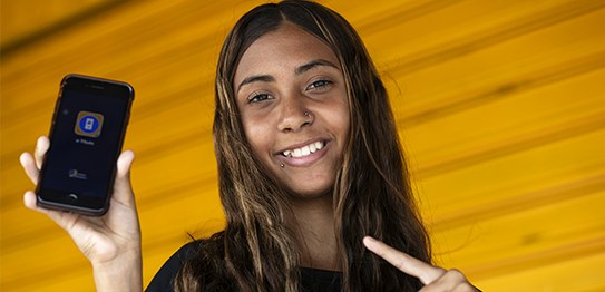 Foto: Alejandro Zambrana/Secom/TSE - Jovens eleitores e veteranos se emocionam com a expectativa...