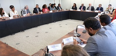 Foto: Alejandro Zambrana/Secom/TSE - Presidente do TSE recebe representantes da Bancada Negra da Câmara dos Deputados - 21.11.2023