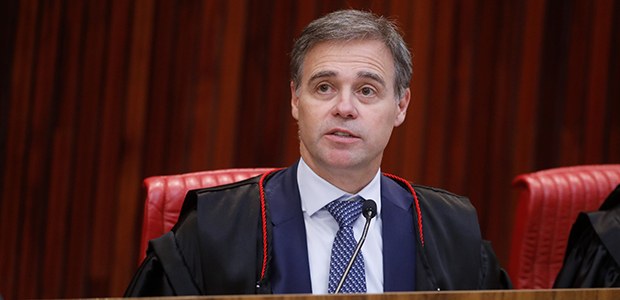 Foto: Alejandro Zambrana/Secom/TSE - Sessão plenária do TSE - Ministro André Mendonça - 19.12.2025