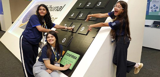 Foto: Alejandro Zambrana/Secom/TSE -Vereadores mirins visitam o TSE e vivenciam a prática da pol...