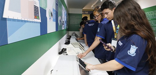 Foto: Alejandro Zambrana/Secom/TSE -Vereadores mirins visitam o TSE e vivenciam a prática da pol...