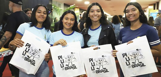 Alejandro Zambrana/TSE - Urna eletrônica é aberta para estudantes no evento dos 30 anos do equip...