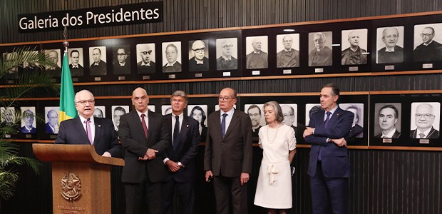 Foto: Antonio Augusto/Secom/TSE - TSE inaugura retrato do ministro Edson Fachin na galeria dos presidentes - 12.12.2023 Foto: Antonio Augusto/Secom/TSE - TSE inaugura retrato do ministro Edson Fachin na galeria dos p...