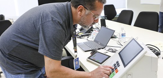 Foto: Luiz Roberto/Secom/TSE - Atualizações da urna eletrônica - 02.06.2026