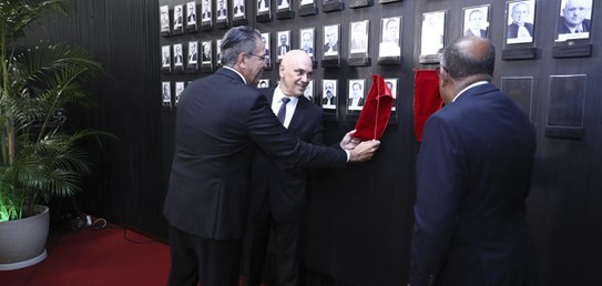 Foto: Luiz Roberto/Secom/TSE - Cerimônia de descerramento dos retratos dos ministros Mauro Campb...