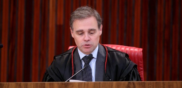 Foto: Luiz Roberto/Secom/TSE - Ministro André Mendonça na sessão do TSE realizada em 04.11.2025