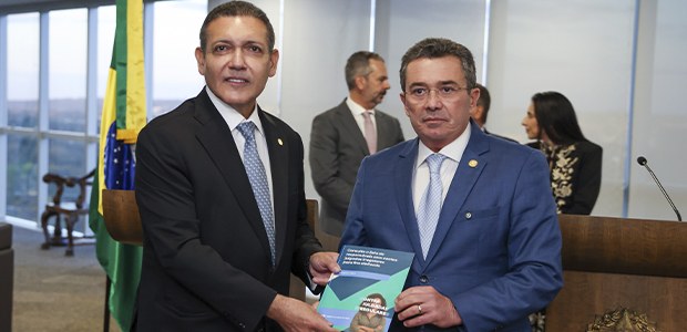 Foto: Luiz Roberto/TSE - TSE recebe cadastro do TCU com gestores condenados por contas irregular...