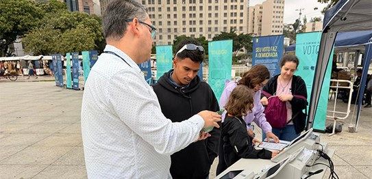 Foto: TRE/RJ - Exposição praça Mauá - RJ -07.09.2026