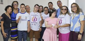 Foto: TRE-SE - Jovens com síndrome de Down recebem o 1º título eleitoral - 27.03.2026