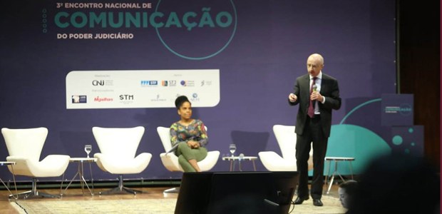 Juiz auxiliar da presidência Ricardo Fioreze e a assessora-chefe de Comunicação, Ana Cristina Rosa, participam de painel, em 06.12.2019. Juiz auxiliar da presidência Ricardo Fioreze e a assessora-chefe de Comunicação, Ana Cristina Ro...