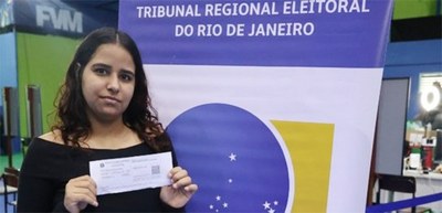 Justiça Eleitoral pelo Brasil - Karla Fabiana tirou a primeira via do título - 15.08.2023