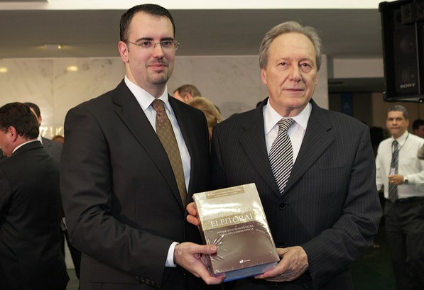 Lançamento do livro Vade-Mécum Eleitoral. Ministro Ricardo Lewandowski e André Ramos Tavares, diretor da EJE, lançam livro Vade-Mécum Elei...