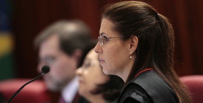 Luciana Lóssio durante sessão no TSE em 20.9.2012 Ministra Luciana Lóssio no plenário do TSE.
