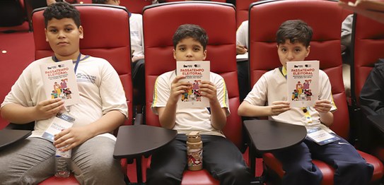 Mascote Pilili recebe alunos do Ensino Fundamental I da Escola Municipal Adeuvaldo Barbosa Espín...